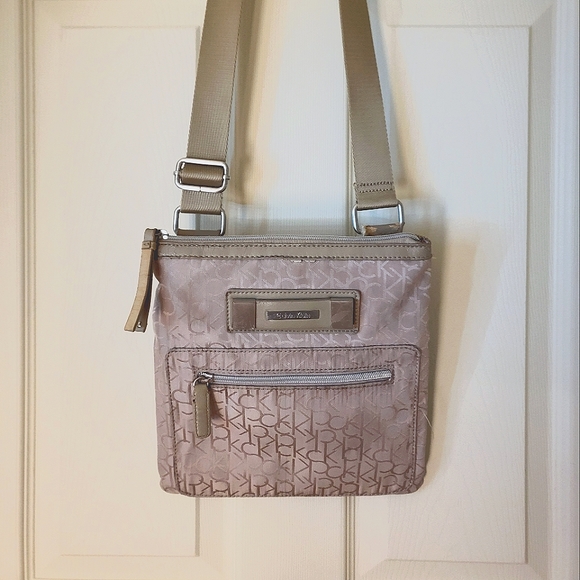 Calvin Klein Crossbody Bag - Picture 1 of 4